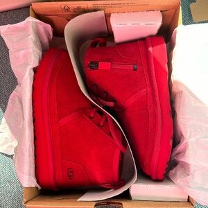 UGG Neumel ll size 11 red fantastic condition